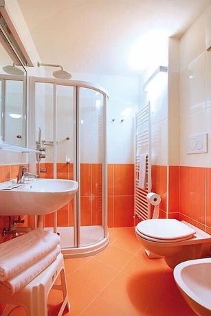 Imagen de la habitación del Hotel Bellevue, Canazei. Foto 7