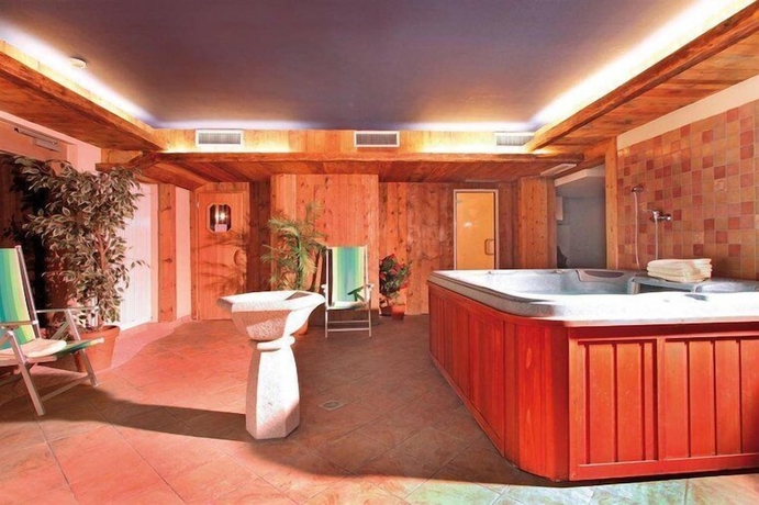 Imagen de la piscina del Hotel Bellevue, Canazei. Foto 16