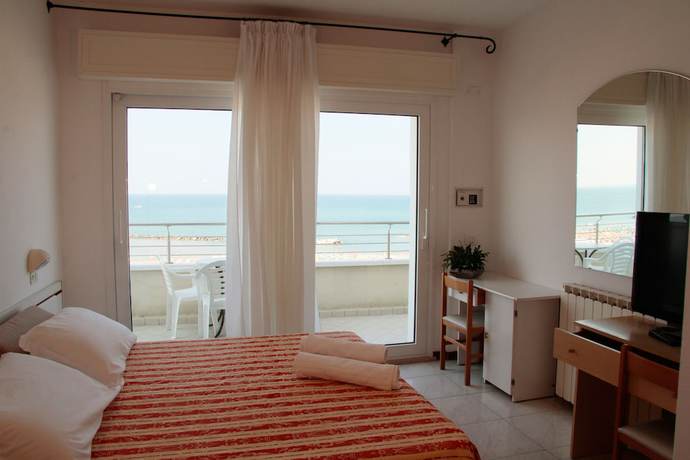 Imagen de la habitación del Hotel Bellevue, Cattolica. Foto 2