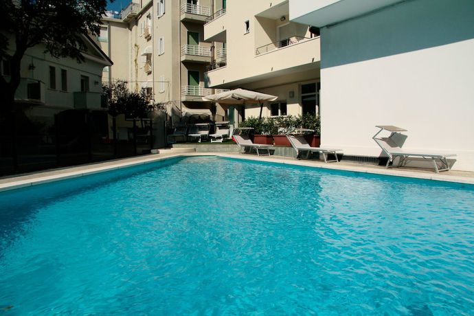 Imagen de la piscina del Hotel Bellevue, Cattolica. Foto 19