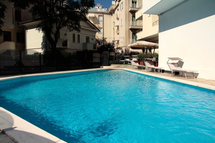 Imagen de la piscina del Hotel Bellevue, Cattolica. Foto 20