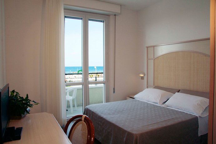 Imagen de la habitación del Hotel Bellevue, Cattolica. Foto 8