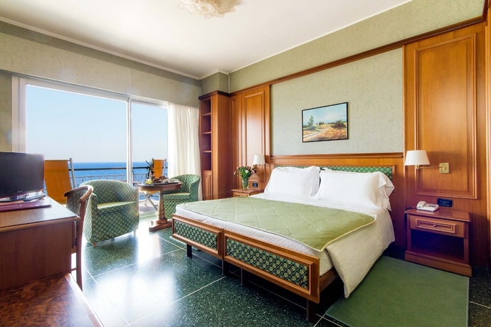Imagen de la habitación del Hotel Bellevue Et Mediterranee. Foto 2