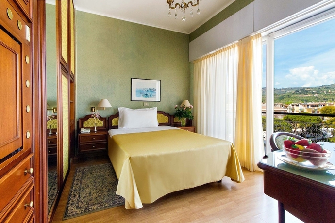 Imagen de la habitación del Hotel Bellevue Et Mediterranee. Foto 3