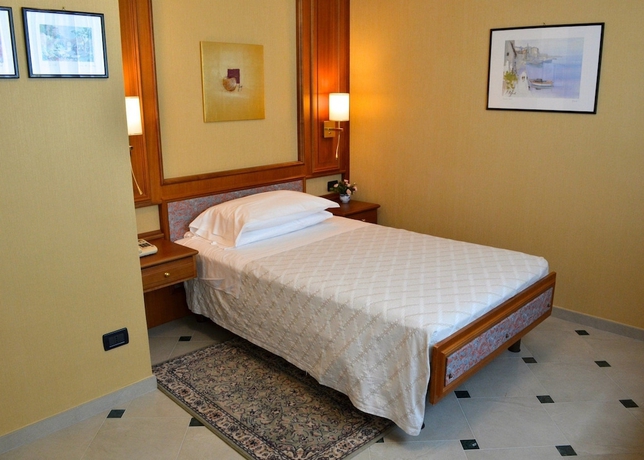 Imagen de la habitación del Hotel Bellevue Et Mediterranee. Foto 4