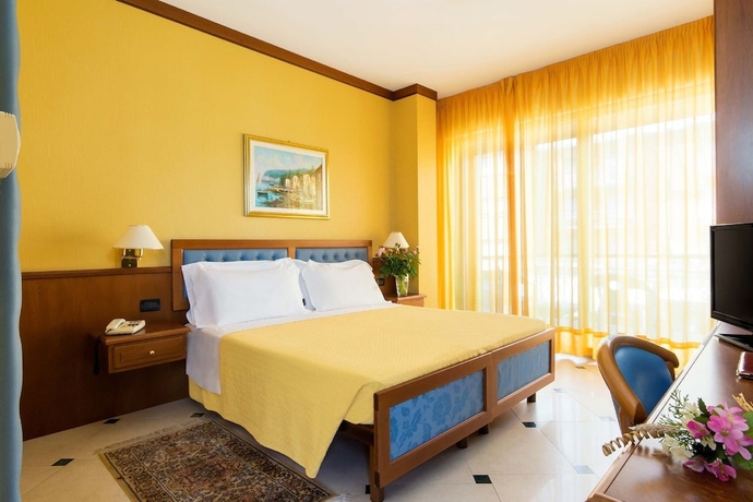 Imagen de la habitación del Hotel Bellevue Et Mediterranee. Foto 6