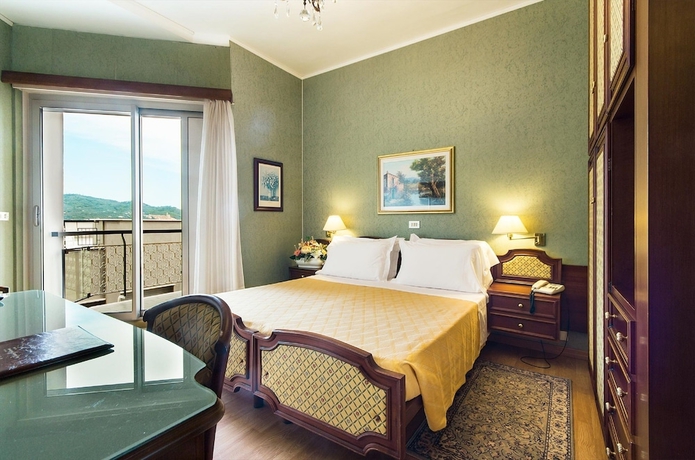 Imagen de la habitación del Hotel Bellevue Et Mediterranee. Foto 7