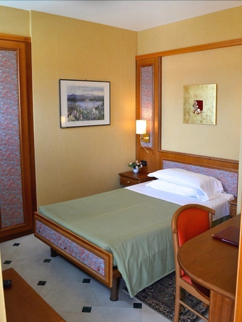 Imagen de la habitación del Hotel Bellevue Et Mediterranee. Foto 11