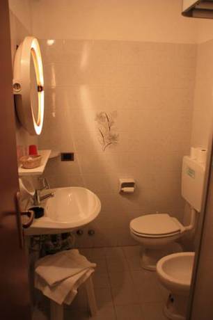 Imagen de la habitación del Hotel Bellevue, Gignod. Foto 16