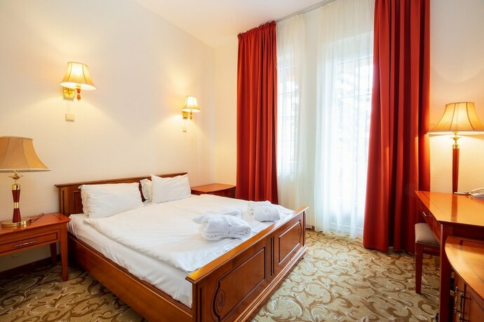 Imagen de la habitación del Hotel Bellevue Konferencia &eacute;s Wellness. Foto 15