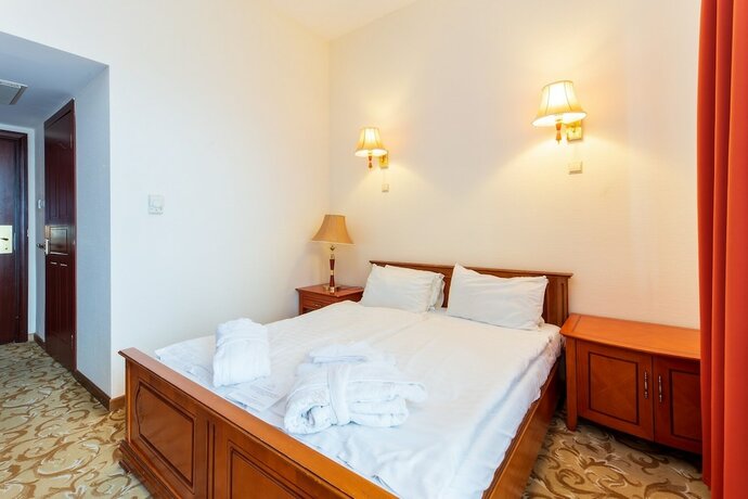 Imagen de la habitación del Hotel Bellevue Konferencia &eacute;s Wellness. Foto 18