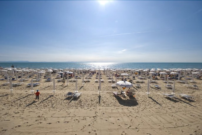 Imagen de los exteriores del Hotel Bellevue, Lignano Sabbiadoro. Foto 13