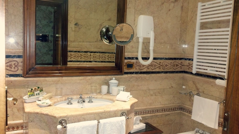 Imagen de la habitación del Hotel Bellevue Luxury Rooms. Foto 12