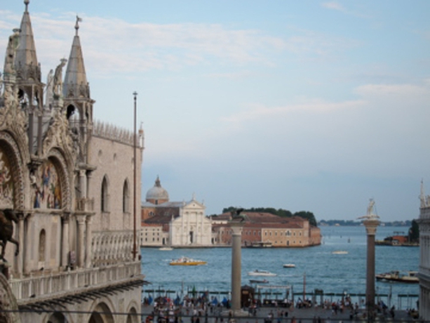 Imagen general del Hotel Bellevue Luxury Rooms. Foto 2