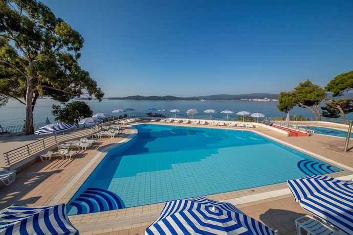 Imagen de la piscina del Hotel Bellevue Maradiso Village by Aminess. Foto 16