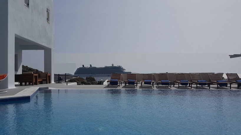 Imagen de la piscina del Hotel Bellevue Mykonos. Foto 15
