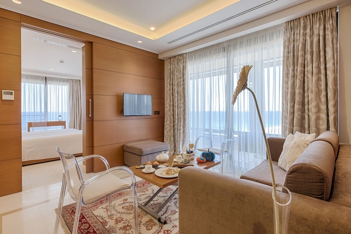 Imagen de la habitación del Hotel Bellevue On The Beach Suites. Foto 12