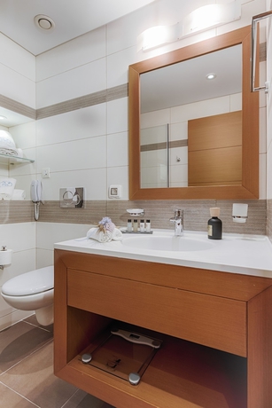 Imagen de la habitación del Hotel Bellevue On The Beach Suites. Foto 15