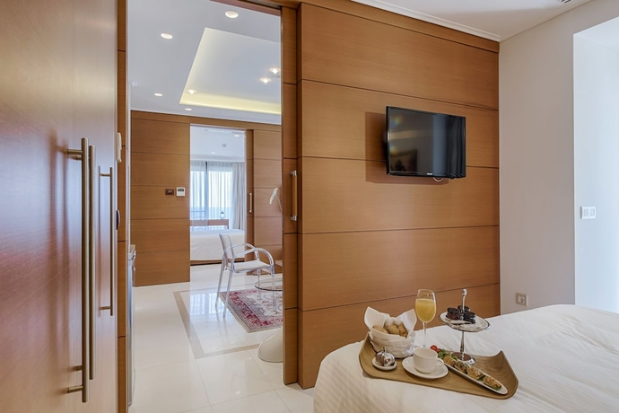 Imagen de la habitación del Hotel Bellevue On The Beach Suites. Foto 16