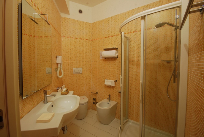 Imagen de la habitación del Hotel Bellevue, Pesaro. Foto 6