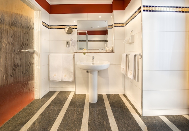 Imagen de la habitación del Hotel Bellevue Rheinhotel. Foto 8