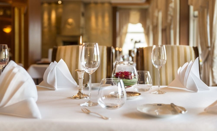 Imagen de la habitación del Hotel Bellevue Rheinhotel. Foto 10