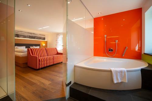 Imagen de la habitación del Hotel Bellevue, Riezlern. Foto 17