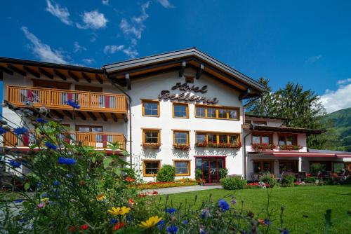 Imagen general del Hotel Bellevue, Riezlern. Foto 11