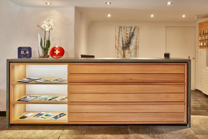 Imagen de los interiores del Hotel Bellevue, San Bernardino. Foto 16