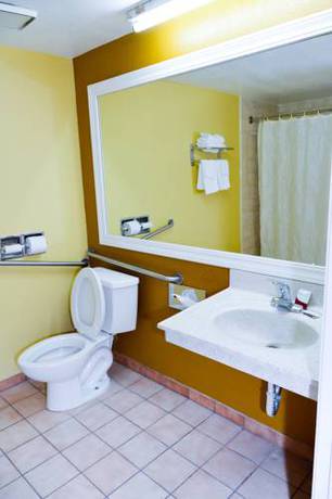 Imagen de la habitación del Hotel Bellflower Travel Inn. Foto 3