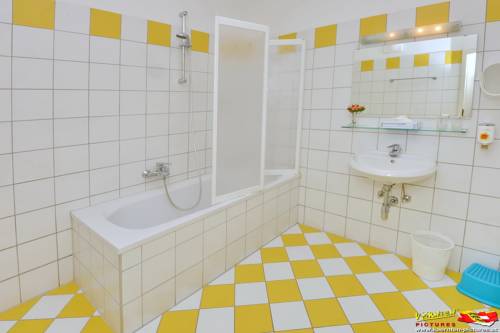 Imagen de la habitación del Hotel Bellis. Foto 12