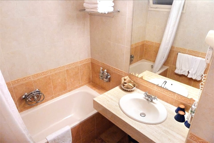 Imagen de la habitación del Hotel Bellpi. Foto 13