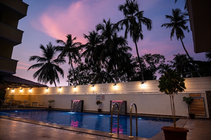 Imagen de la piscina del Hotel Bells Beach Resort Goa. Foto 14