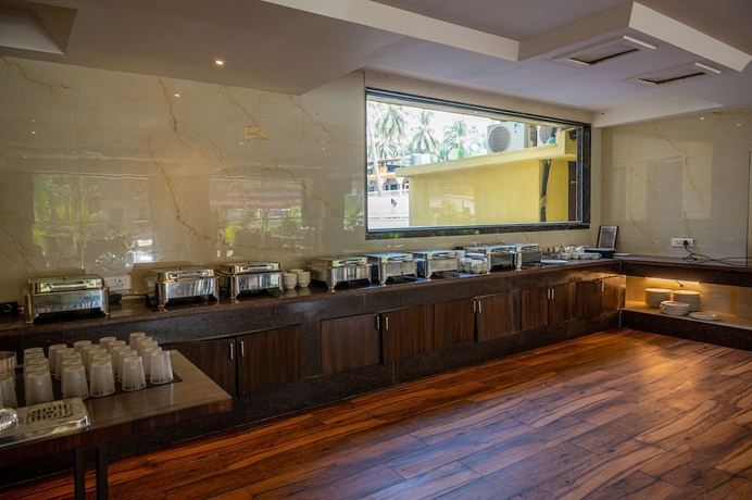 Imagen del bar/restaurante del Hotel Bells Beach Resort Goa. Foto 2