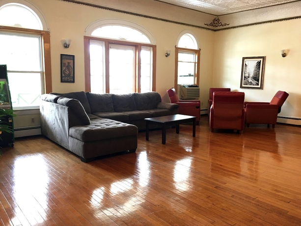 Imagen de los interiores del Hotel Belmar Inn. Foto 13