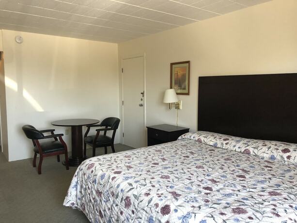 Imagen de la habitación del Hotel Belmar Motor Lodge. Foto 16