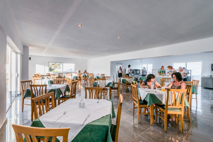 Imagen del bar/restaurante del Hotel Belmare, Lardos. Foto 4