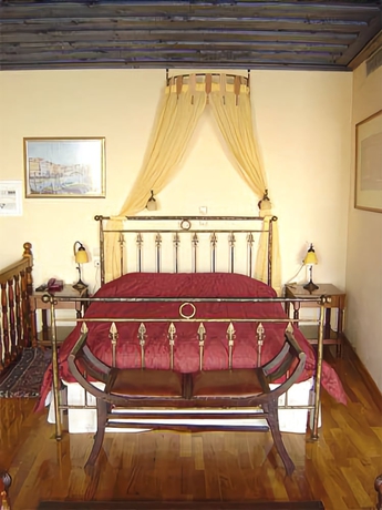 Imagen de la habitación del Hotel Belmondo. Foto 13