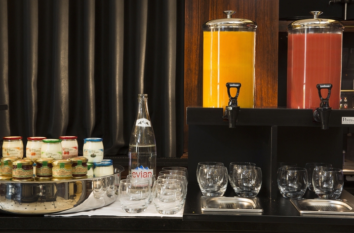 Imagen del bar/restaurante del Hotel Belmont Champs Elysees. Foto 7