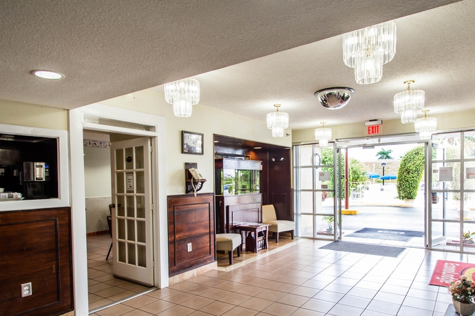 Imagen de los interiores del Hotel Belmont Inn and Suites. Foto 15