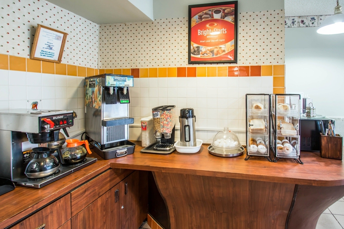 Imagen del bar/restaurante del Hotel Belmont Inn and Suites. Foto 7