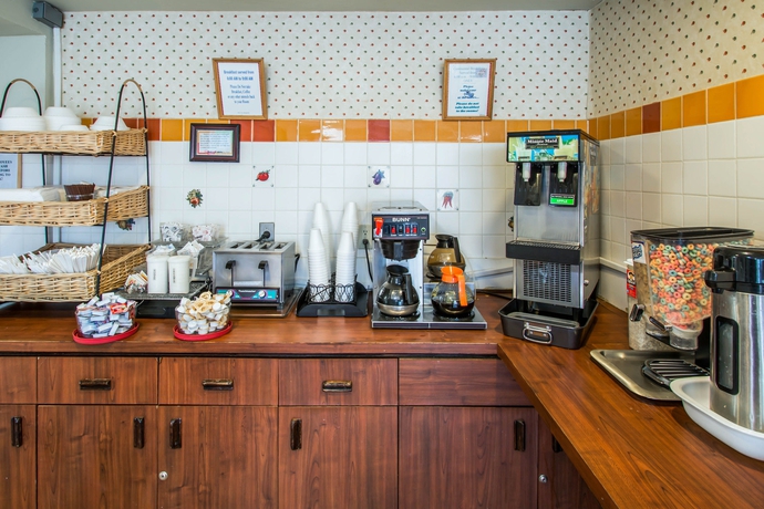 Imagen del bar/restaurante del Hotel Belmont Inn and Suites. Foto 9