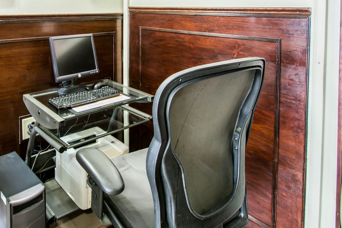 Imagen de los interiores del Hotel Belmont Inn and Suites. Foto 16