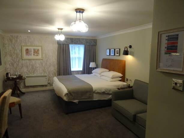 Imagen de la habitación del Hotel Belmore. Foto 12