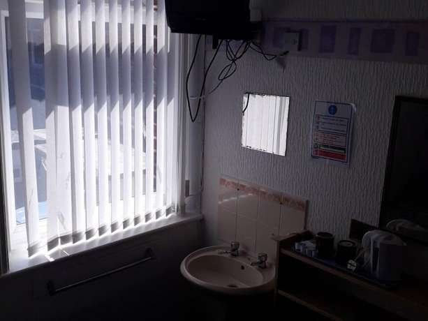 Imagen de la habitación del Hotel Belroy. Foto 13