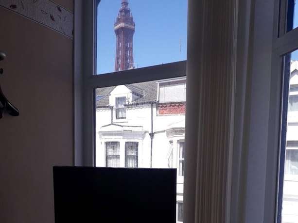 Imagen de los exteriores del Hotel Belroy. Foto 20