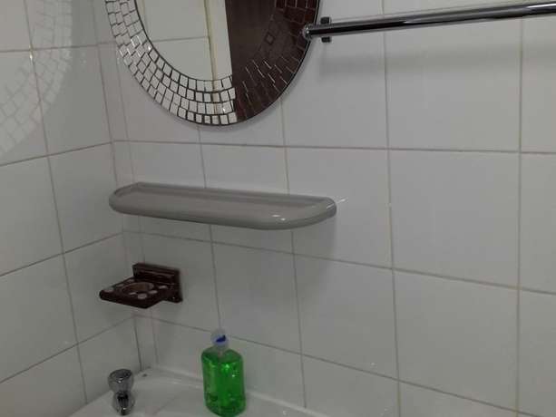 Imagen de la habitación del Hotel Belroy. Foto 15