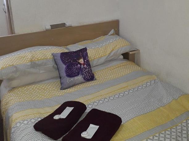 Imagen de la habitación del Hotel Belroy. Foto 19