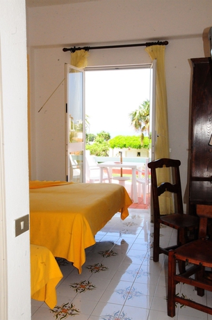 Imagen de la habitación del Hotel Belsole Ischia. Foto 4