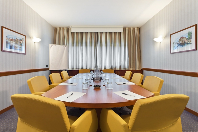 Imagen de los interiores del Hotel Belstay Milano Assago. Foto 11